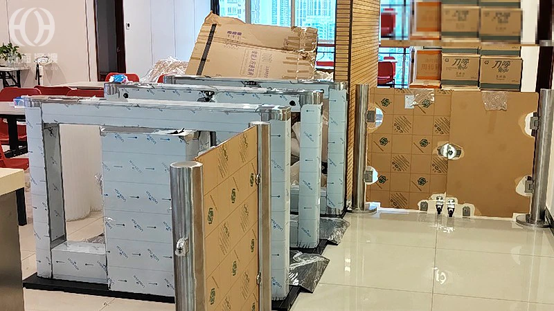 深圳新安职工活动中心门禁安装,道闸与监控怎么联动
