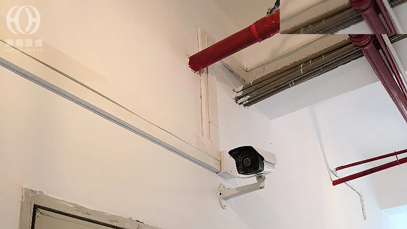 深圳宝安西乡企业安防案例,监控安装搭配办公室综合布线施工,桥架安装施工 图2