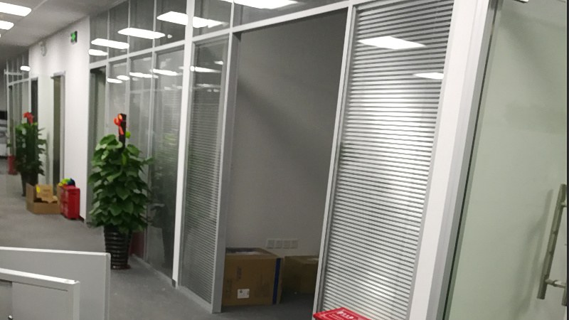 深圳石岩老旧楼宇网络布线，机柜选型与布置