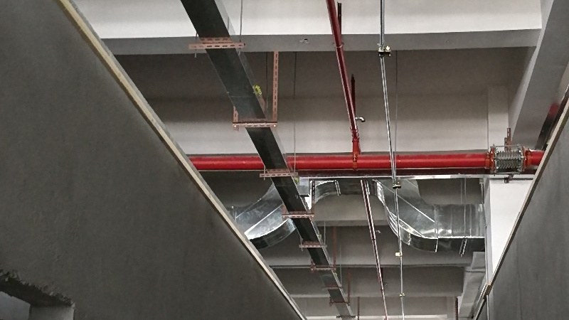 深圳坪山公寓弱电工程，与土建怎么配合