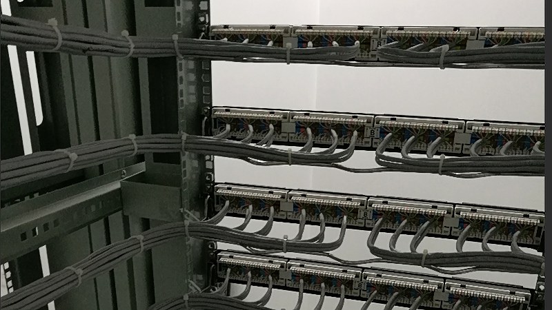 深圳新安孵化器网络布线，VoIP与数据怎么分